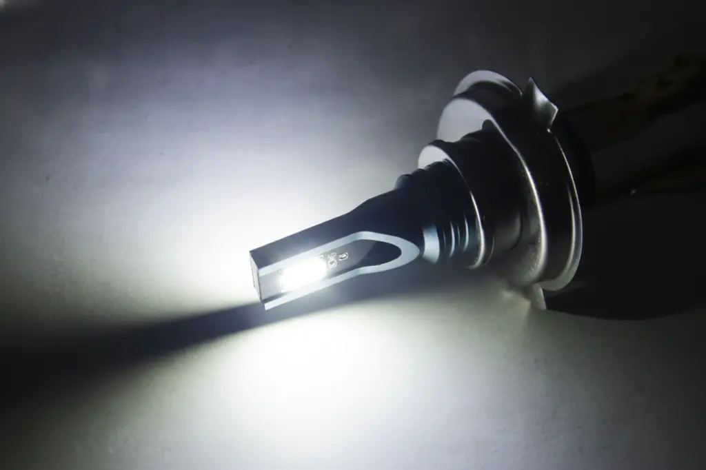 AI Generated Ampolleta LED H4 Encendida - Calidad Mejorada